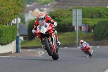 Glenn Irwin closes in on Superbike record