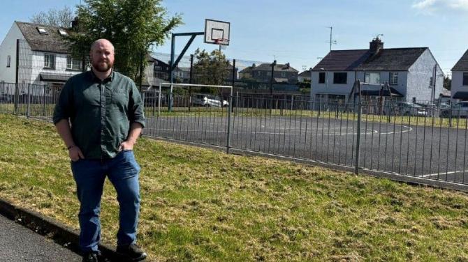 Hearty undertaking to revamp play parks in South Armagh    
