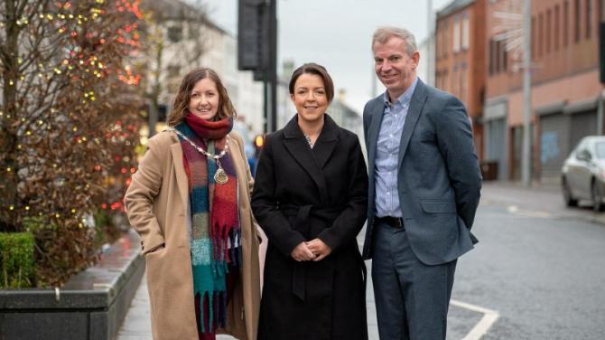 Kimmins delivers festive parking boost to Newry